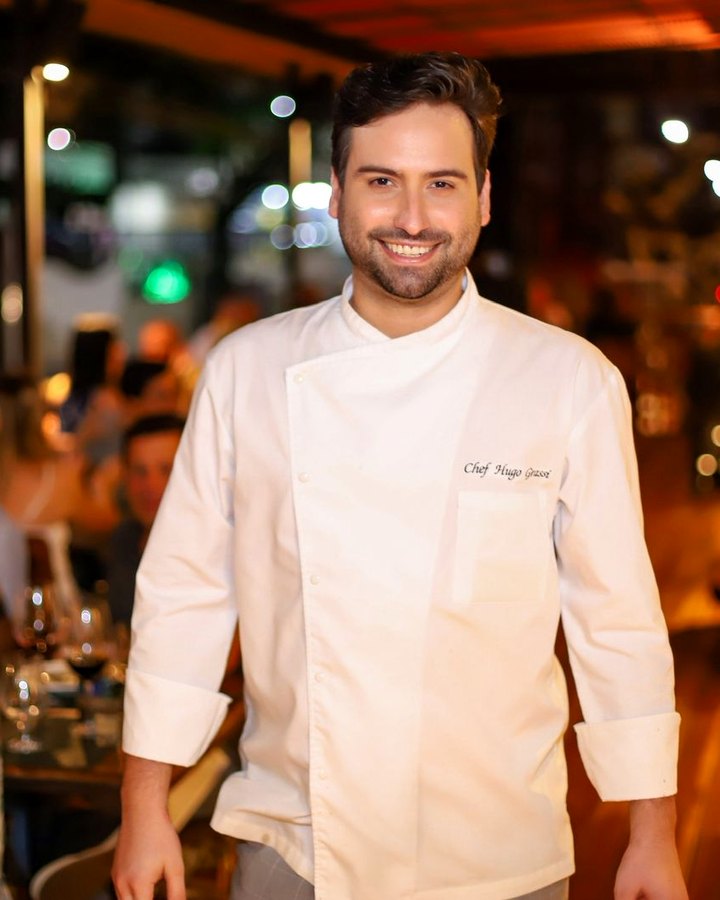 Chef Hugo Grassi apresentando seus pratos autorais